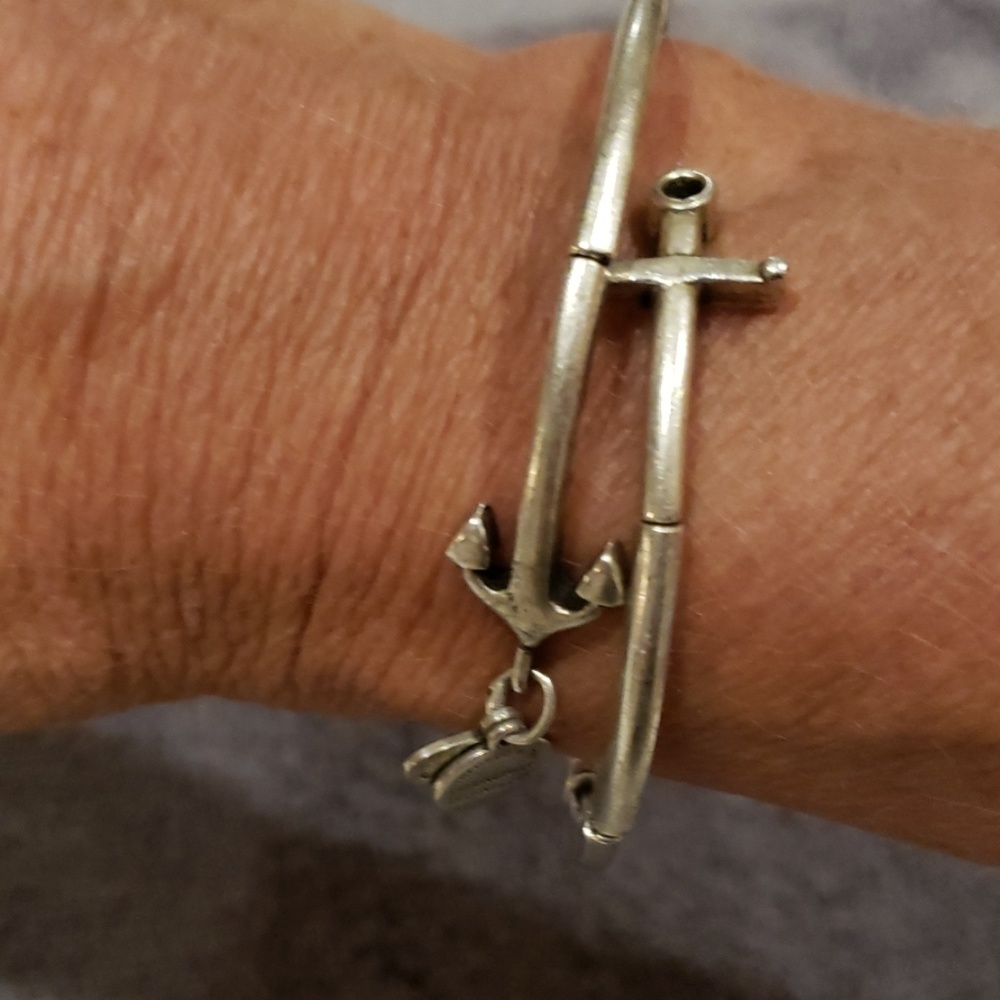 CUTE Alex and Ani anchor silver stretch bracelet